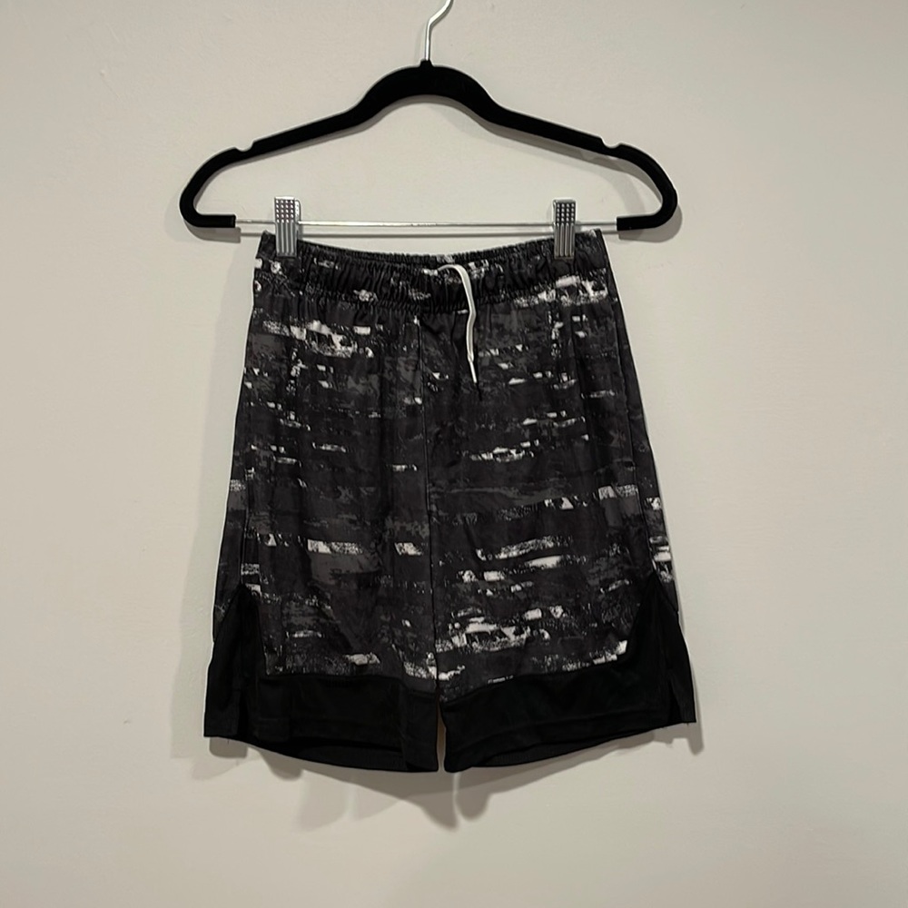 Kids Xersion basketball shorts